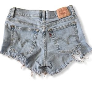 Levi's 550 Distressed Jean Shorts Light wash